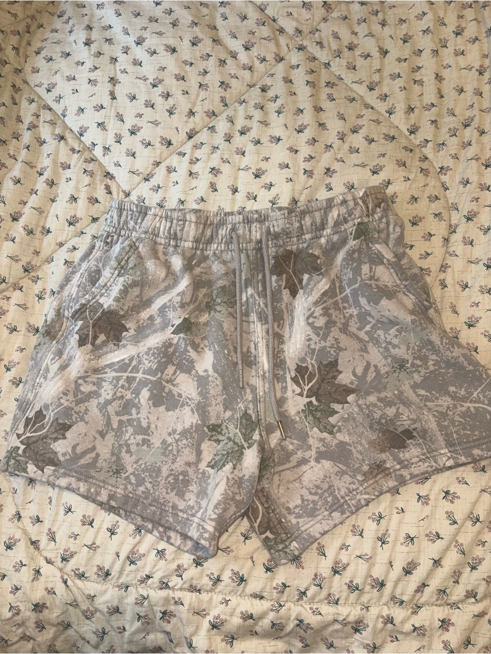 Abercrombie & Fitch Men's Camo Drawstring Shorts - Picture 3 of 4